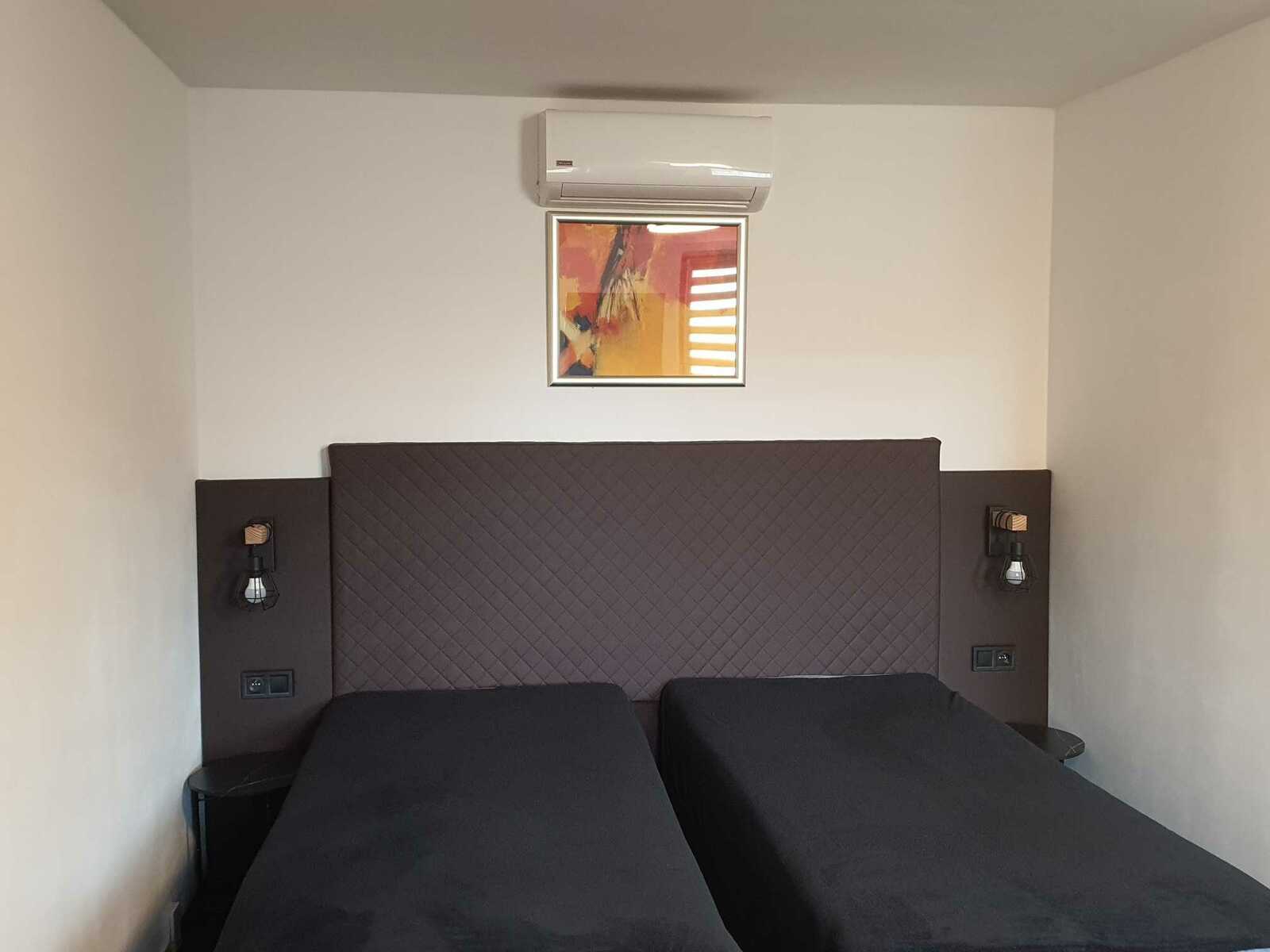 Pokoj 3 – Čtyřlůžkový se sociálním zařízením na pokoji