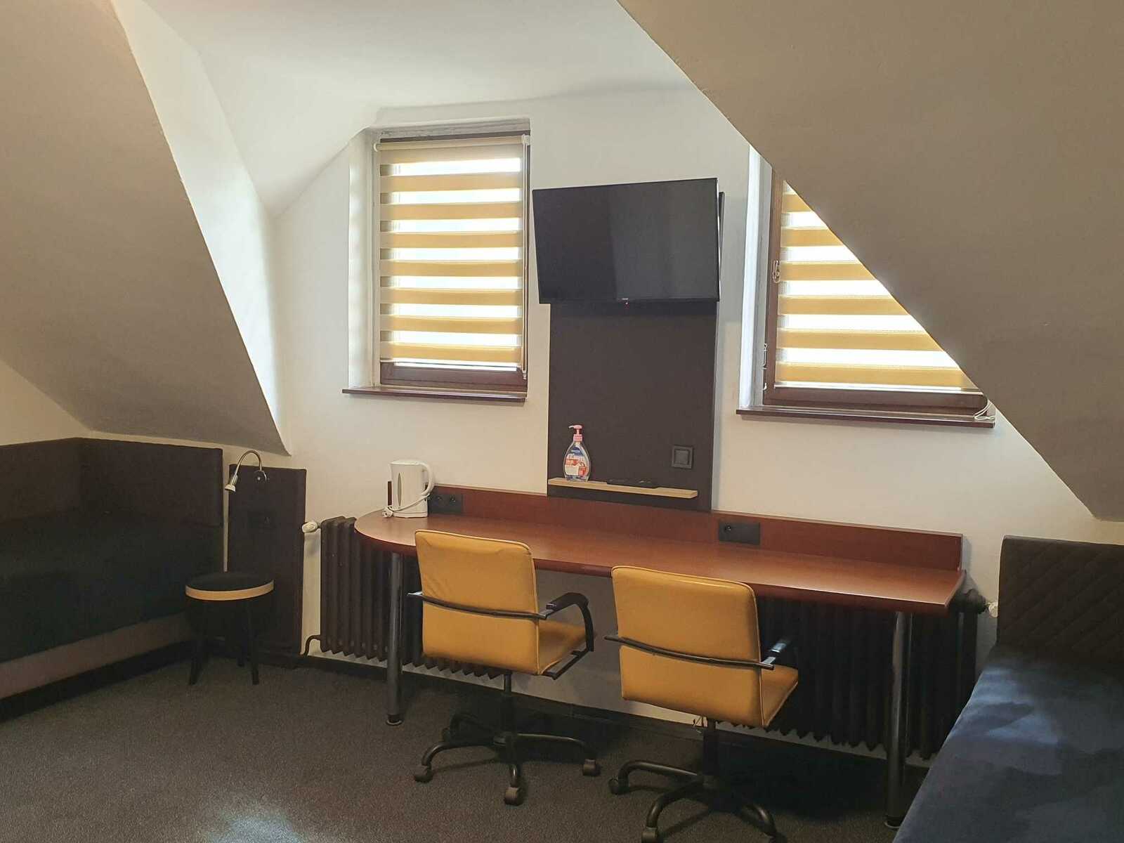 Pokoj 3 – Čtyřlůžkový se sociálním zařízením na pokoji