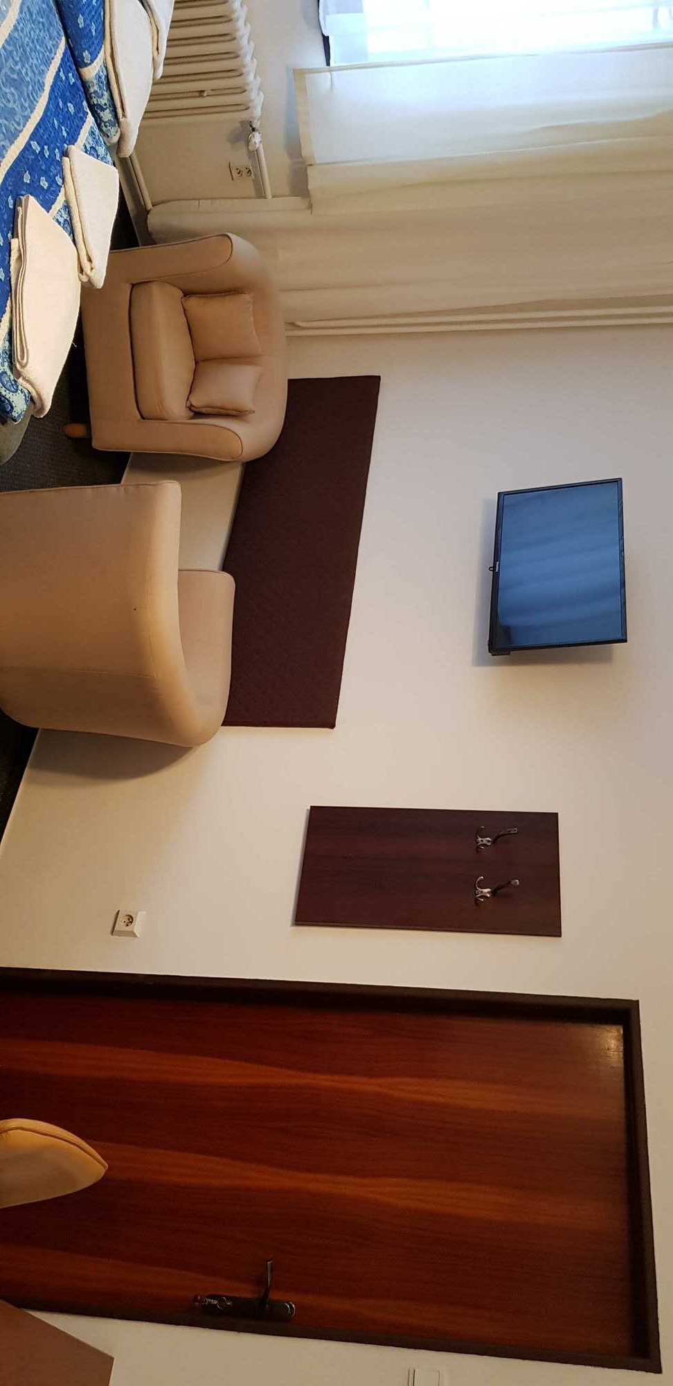 Pokoj 7 – Dvoulůžkový se sociálním zařízením na pokoji